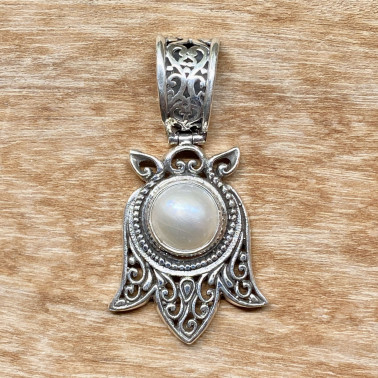 PD 15282 WPL-(HANDMADE 925 BALI SILVER FILIGREE PENDANTS WITH MABE PEARL)